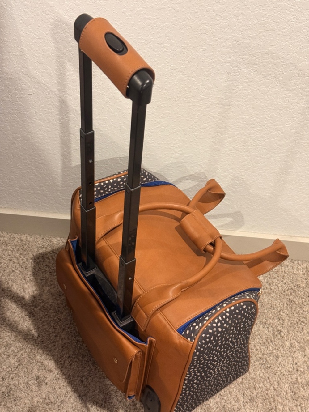Hang Accessories Travel Rolling Bag in Navy Spot with Tan Trim - Picture 5 of 9